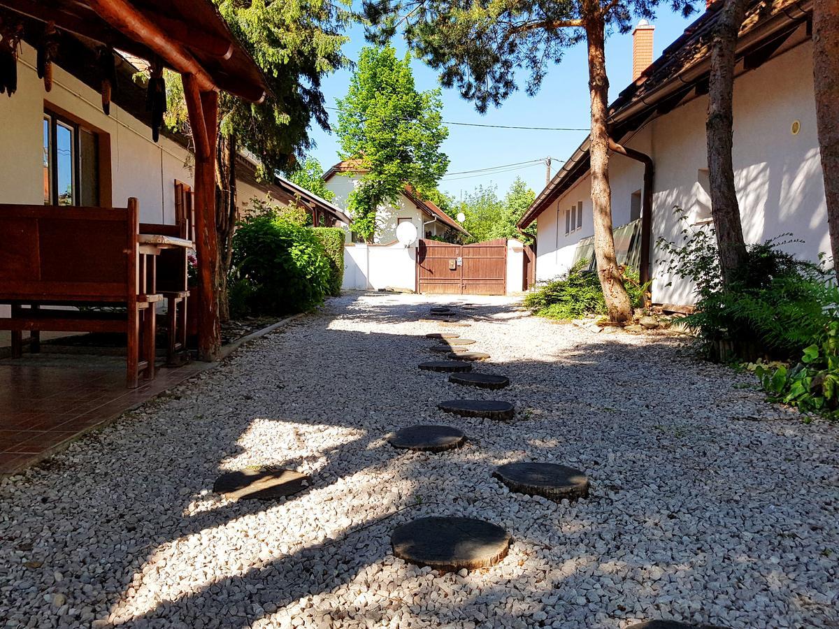 Kuti Vendeghaz Hotel Bakonykuti Exterior photo